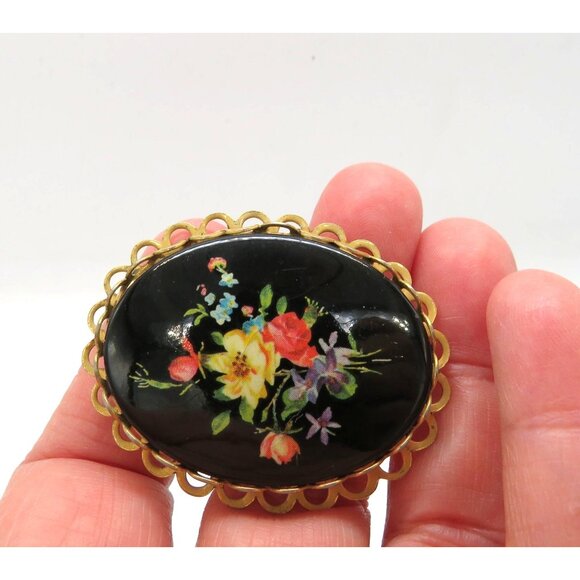 Vintage Floral Transfer Print Brooch 1.5" Black Gold Tone Scalloped Edge Pin - Picture 2 of 9
